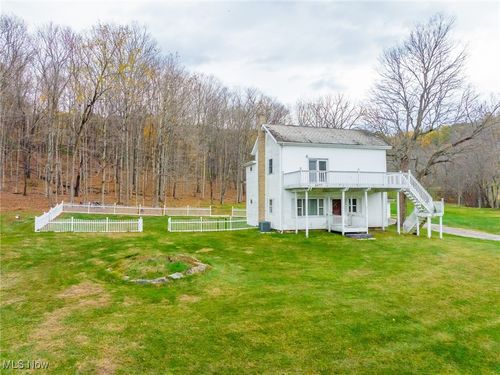 8898 Pleasant Valley Rd Se, Uhrichsville, OH, 44683-6599 | Card Image