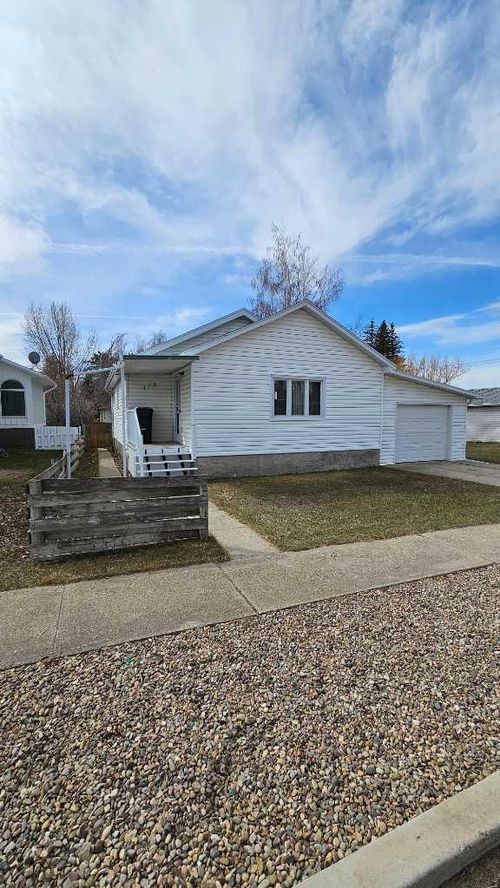 112 4 Avenue Ne, Milk River, AB, T0K1M0 | Card Image