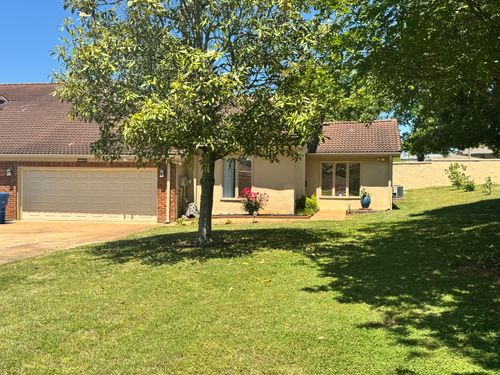 2136 Vaden Village Dr, Chattanooga, TN, 37421-2461 | Card Image