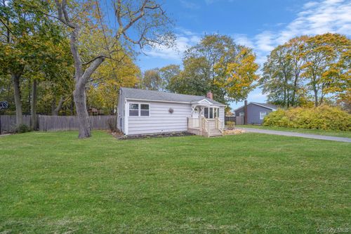 69 Poplar St, Port Jefferson Station, NY, 11776-1415 | Card Image