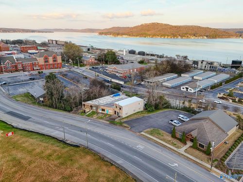 627 Gunter Ave, Guntersville, AL, 35976-1529 | Card Image