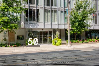 1010 - 50 Mccaul St, Condo with 1 bedrooms, 2 bathrooms and null parking in Toronto ON | Image 3