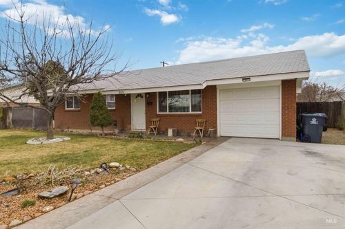 885 E 17th N, Mountain Home, ID, 83647 | Card Image