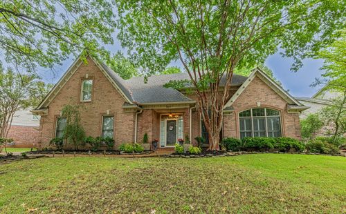8805 River Rise Dr, Cordova, TN, 38016-1632 | Card Image