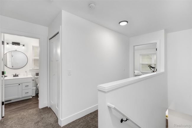 2nd floor landing | Image 12