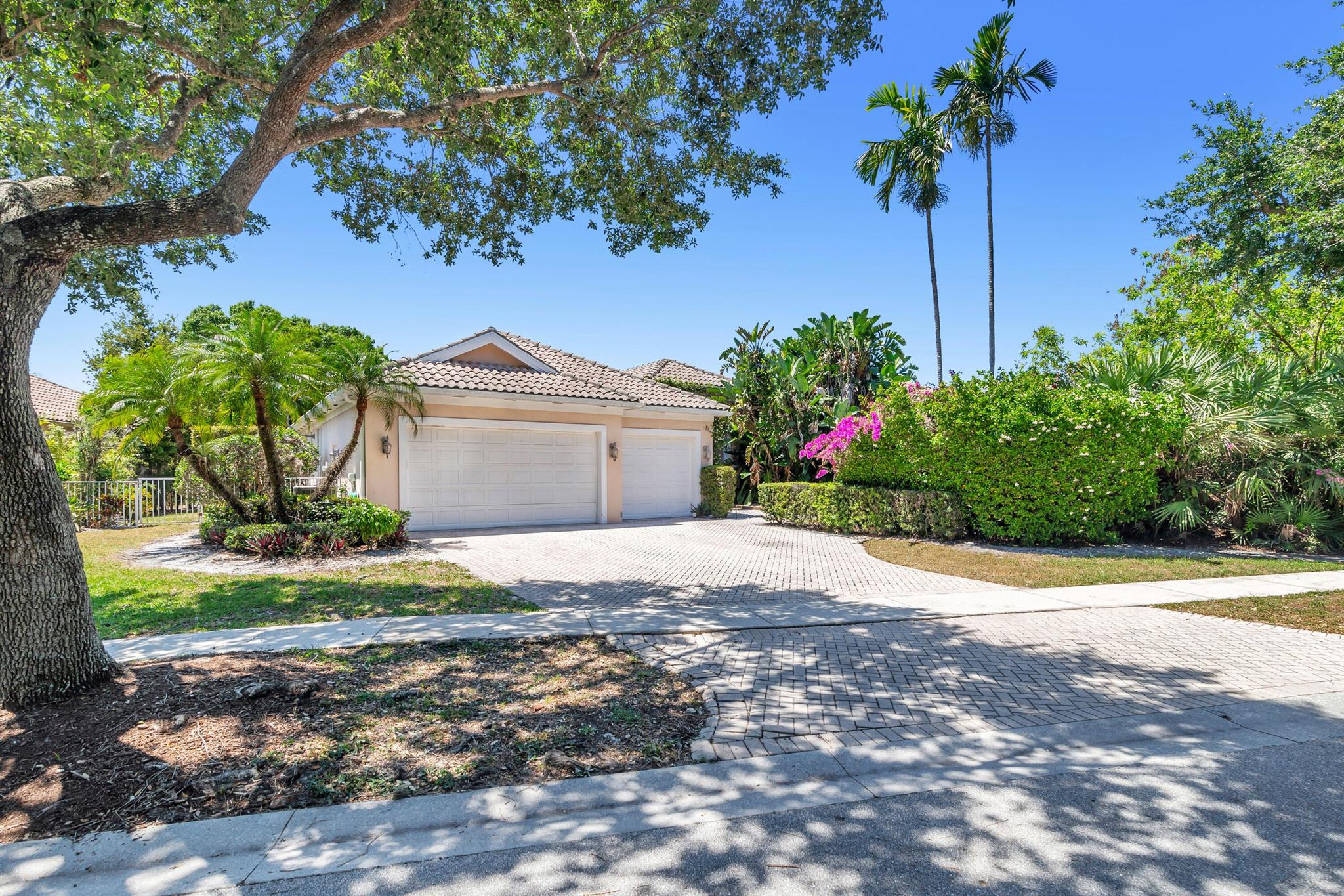 Flagler Manor Cir, West Palm Beach, FL 33411
