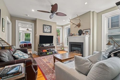 1-271 K St, Boston, MA, 02127-8827 | Card Image