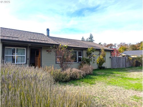76232 Beech St, Oakridge, OR, 97463-2013 | Card Image