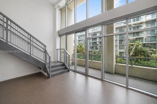 m0308-3301 Ne 1st Ave, Miami, FL, 33137-4106 | Card Image