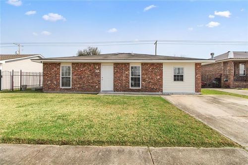 404 Federal Dr, Avondale, LA, 70094-2456 | Card Image
