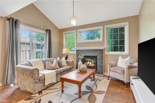85 York St E, Elora, ON, N0B1S0 | Card Image