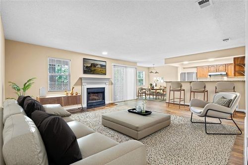 98 Hampshire Ct, Avondale Estates, GA, 30002-1556 | Card Image