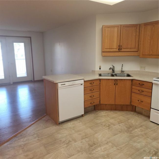 105 - 240 Athabasca St E, Condo with 1 bedrooms, 1 bathrooms and 2 parking in Moose Jaw SK | Image 10