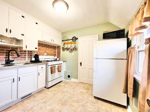 411 N 52nd Ave W, Duluth, MN, 55807 | Card Image