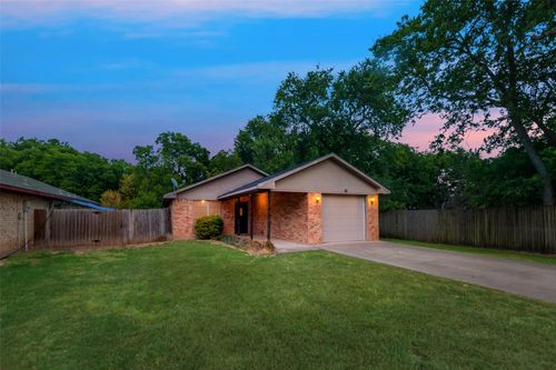 609 Houston St, Pottsboro, TX, 75076-7810 | Card Image