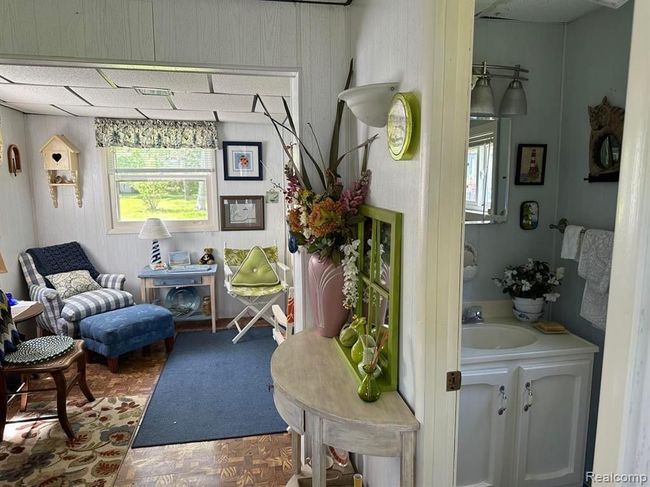 guest house or what about an office? | Image 19