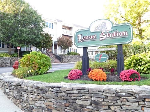 apt-102-1 Lenox St, Norwood, MA, 02062-4283 | Card Image
