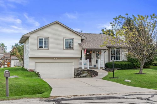 10150 S Windsor Dr, Oak Creek, WI, 53154-5580 | Card Image
