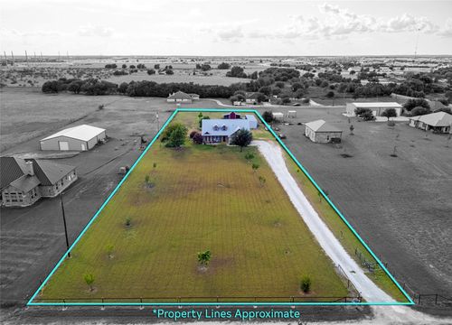 9122 Stinnett Mill Rd, Salado, TX, 76571-6168 | Card Image