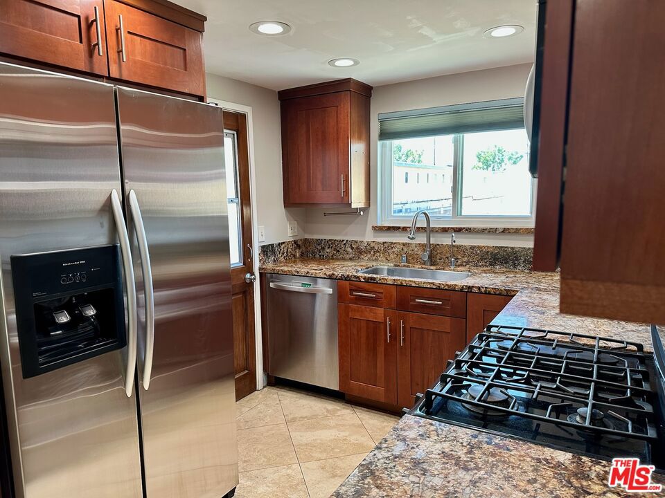 Residential Lease in Van Nuys 3