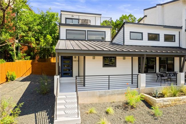 Stunning curb appeal! | Image 4