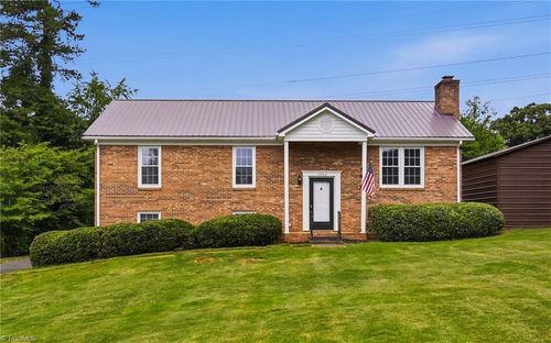 3593 Deerhunter Ln, Tobaccoville, NC, 27050-9705 | Card Image