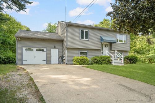 40 Red Oak Drive, Coventry, RI, 02816 | Card Image