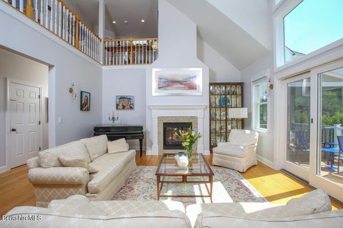 5 Silvermine Ln, West Stockbridge, MA, 01266-9220 | Card Image