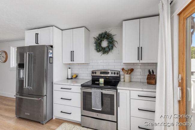 KITCHEN - APPLIANCES INCLUDED | Image 14