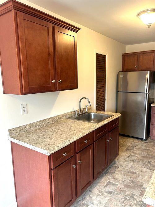 apt-8-8 Colonial Rd, Beacon, NY, 12508-1732 | Card Image