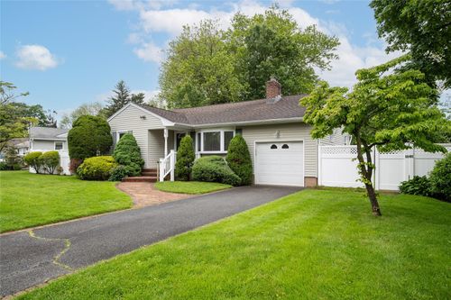 29 Newmarket Rd, Syosset, NY, 11791-6220 | Card Image