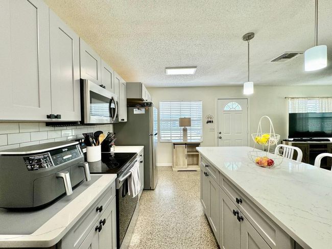 6331 S Renellie Ct, House other with 3 bedrooms, 1 bathrooms and null parking in TAMPA FL | Image 9