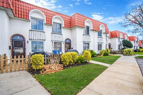 2 Alhambra Dr, Oceanside, NY, 11572-5425 | Card Image