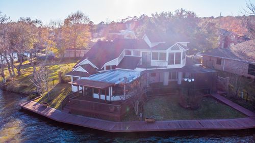 1511 W Lakeshore Cir E, Huntsville, TX, 77340 | Card Image