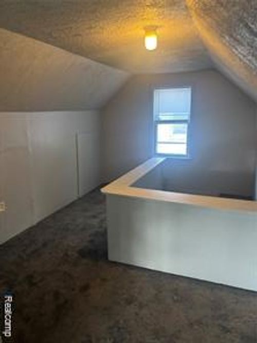 65 Portage St, Highland Park, MI, 48203-2752 | Card Image