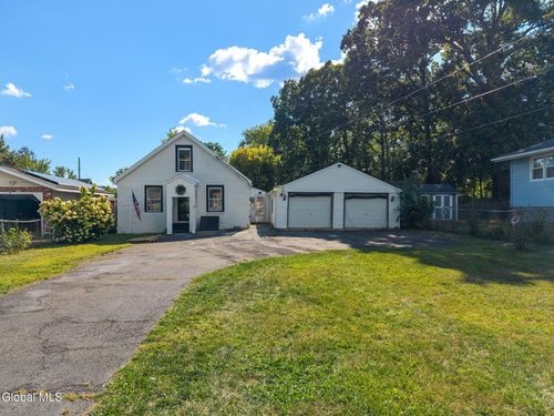 29 Massachusetts Ave, Rensselaer, NY, 12144-3204 | Card Image