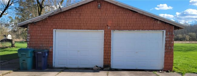 detached 4-car garage | Image 13