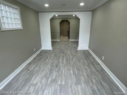 5927 Highview St, Dearborn Heights, MI, 48127-3033 | Card Image