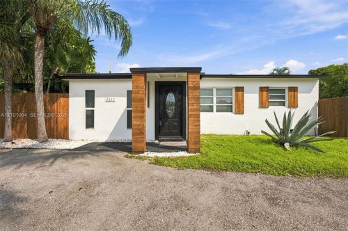 2632 Ne 15th Ave, Pompano Beach, FL, 33064-6940 | Card Image