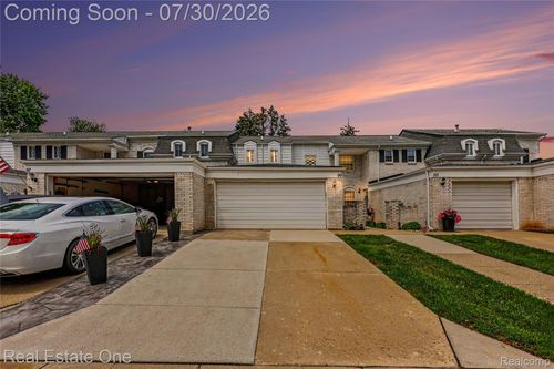 99 Manor Way, Rochester Hills, MI, 48309-2021 | Card Image