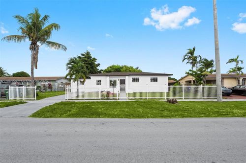 4011 Nw 171st St, Miami Gardens, FL, 33055-4538 | Card Image