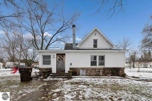 337 E Cottage, Shepherd, MI, 48883 | Card Image