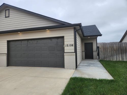 12106 W Fontana St, Wichita, KS, 67205-7547 | Card Image