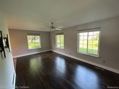 68-683 E Fox Hills Dr, Bloomfield Hills, MI, 48304-1342 | Card Image