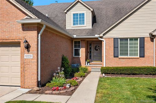 52221 Giuliano Ln, Macomb, MI, 48042-4136 | Card Image