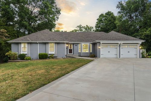 2407 S Claremont Cir, Springfield, MO, 65804-4123 | Card Image