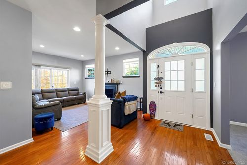 43 Woodside Knolls Dr, Middletown, NY, 10940-5065 | Card Image