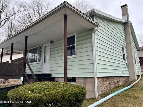 26 Reeder St, Mount Pocono, PA, 18344-1631 | Card Image