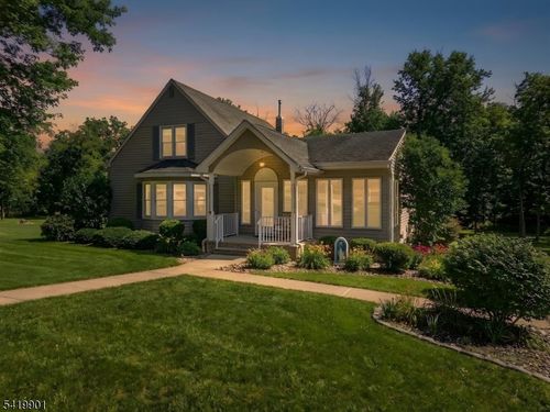 5 Leiv Eirikson Ave, Princeton, NJ, 08540-8402 | Card Image