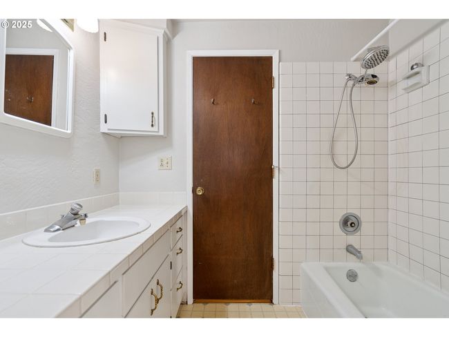Bathroom-Hall | Image 13